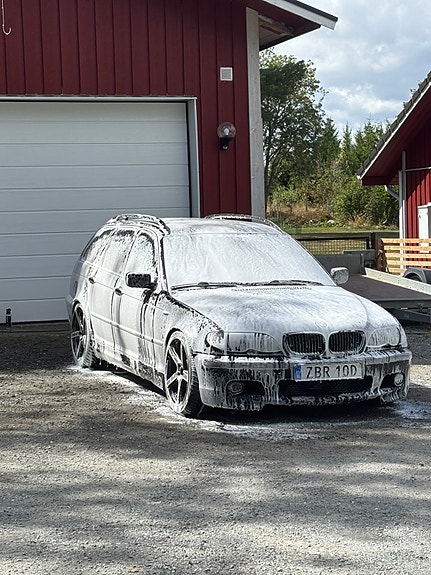BMW 330d 2 of 8