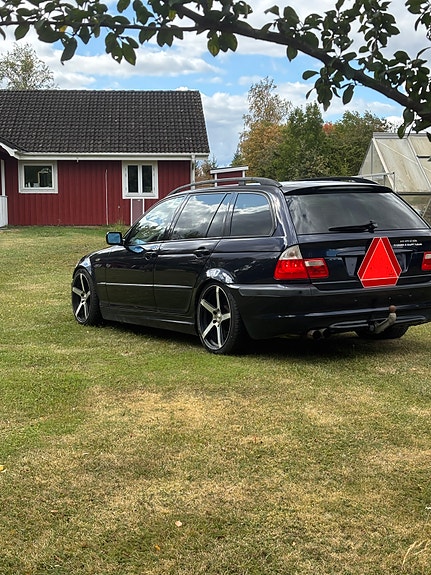 BMW 330d 4 of 8