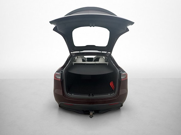 Tesla Model Y 11 of 30