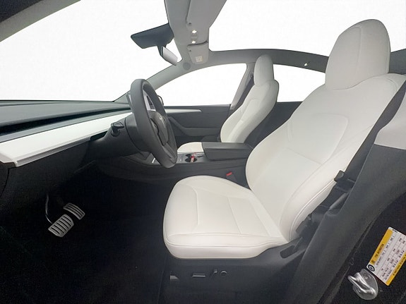 Tesla Model Y 15 of 30
