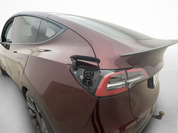 Tesla Model Y 12 of 30