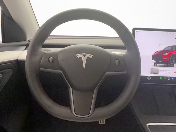 Tesla Model Y 17 of 30