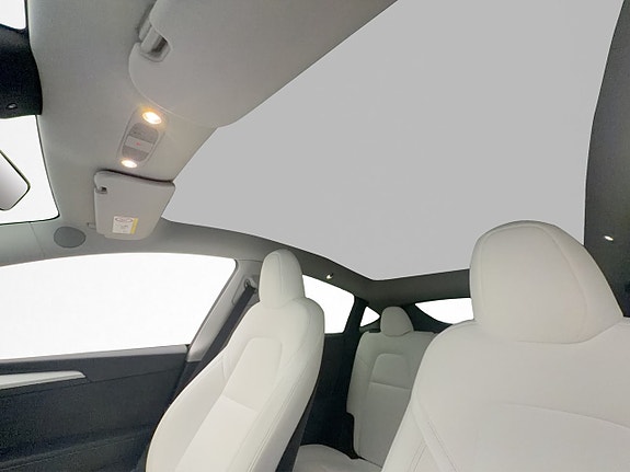 Tesla Model Y 21 of 30