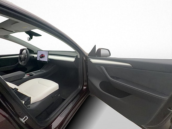 Tesla Model Y 19 of 30