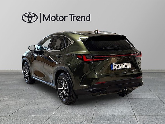 Lexus NX450h+ 2 of 17