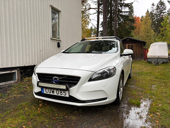 Volvo V40 2 of 8