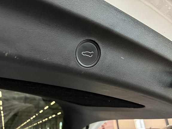 Tesla Model Y 21 of 23
