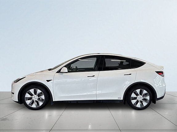Tesla Model Y 4 of 23