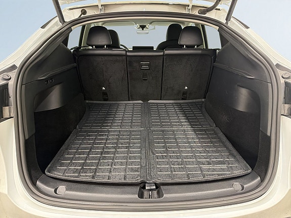 Tesla Model Y 12 of 23