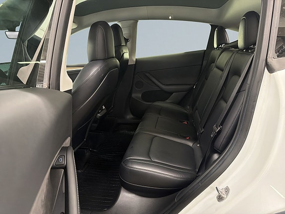 Tesla Model Y 13 of 23