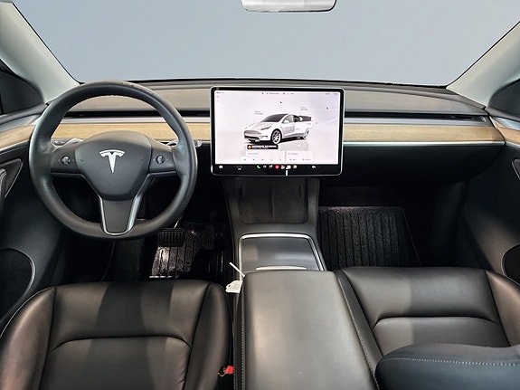 Tesla Model Y 8 of 23