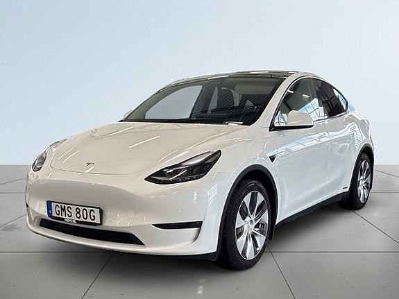 Tesla Model Y 16 of 23