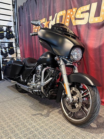 Harley-Davidson FLHX Street Glide OKTOBERFEST | 2,95 % RÄNTA 2 of 14