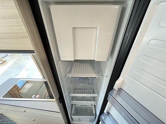 Sun Living V 65 SL / Automat / Solcell / Litium / B-körkort / 10 of 19