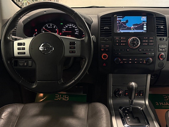 Nissan Navara Double Cab 3.0 dCi V6 231 ch BVA 4x4 / Hardtop Alpha / Bose / Toit ouvrant / Caméra de recul