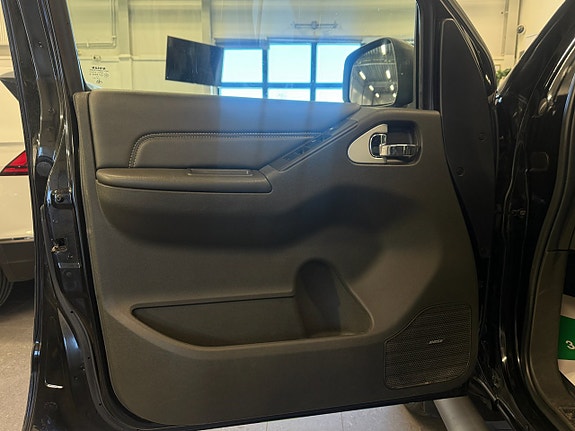 Nissan Navara Double Cab 3.0 dCi V6 231 ch BVA 4x4 / Hardtop Alpha / Bose / Toit ouvrant / Caméra de recul