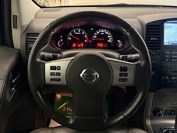 Nissan Navara Double Cab 3.0 dCi V6 231 ch BVA 4x4 / Hardtop Alpha / Bose / Toit ouvrant / Caméra de recul
