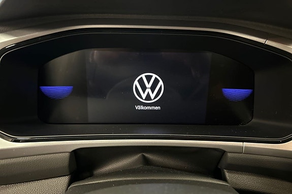 Volkswagen T-Roc 12 of 16