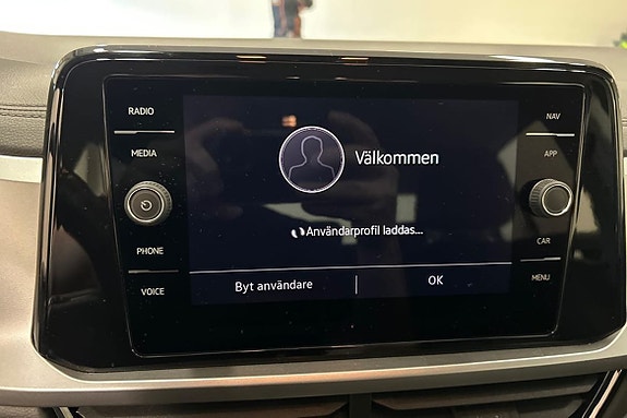 Volkswagen T-Roc 11 of 16