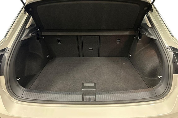 Volkswagen T-Roc 9 of 16