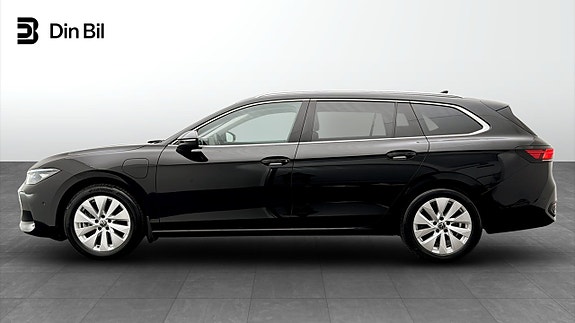 Volkswagen Passat 2 of 19