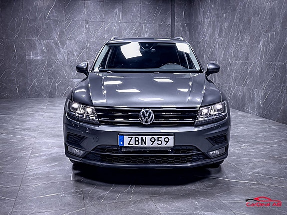 Volkswagen Tiguan 2 of 30