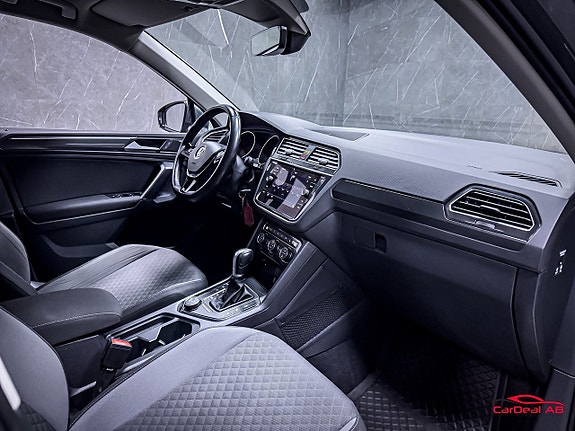 Volkswagen Tiguan 14 of 30