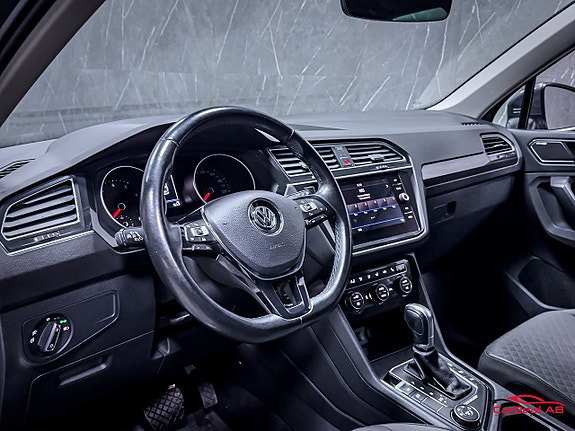 Volkswagen Tiguan 12 of 30