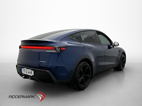 Tesla Model Y 8 of 30