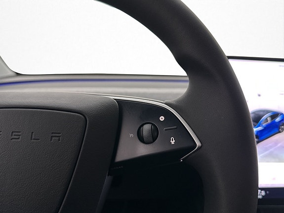 Tesla Model Y 17 of 30