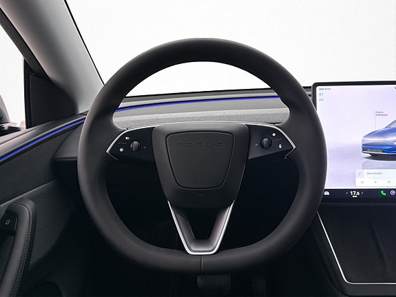 Tesla Model Y 15 of 30