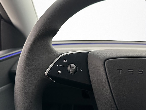 Tesla Model Y 16 of 30