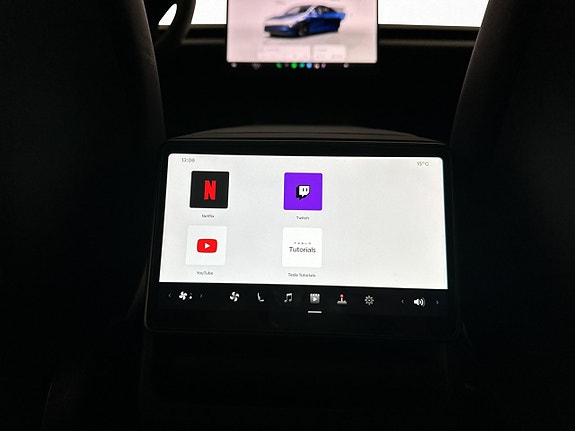 Tesla Model Y 28 of 30
