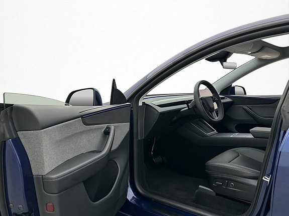 Tesla Model Y 11 of 30