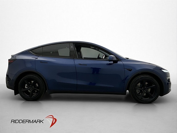 Tesla Model Y 9 of 30