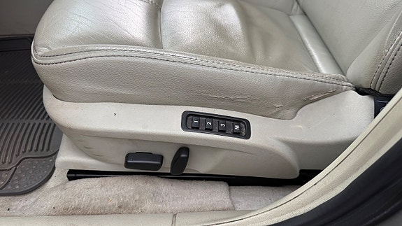 Cadillac BLS 9 of 16