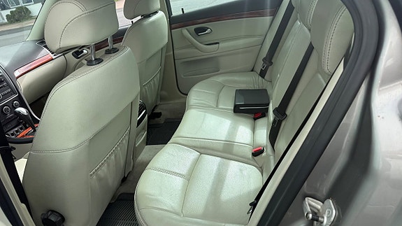 Cadillac BLS 11 of 16