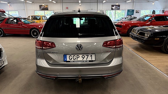 Volkswagen Passat Alltrack 5 of 10