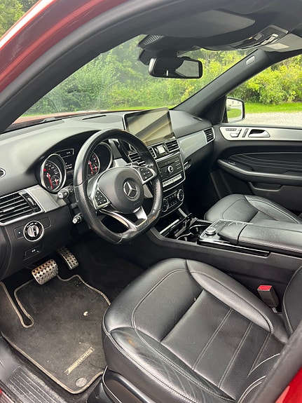 Mercedes-Benz GLE43 4 of 5
