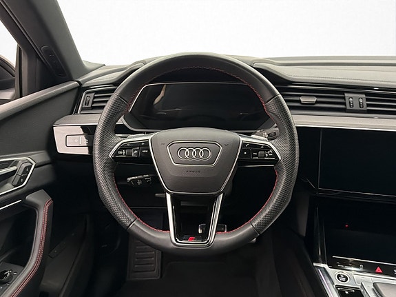 Audi Q8 13 of 30