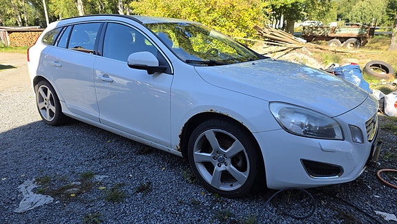 Volvo V60 2 of 7