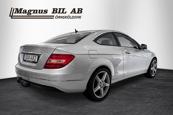 Mercedes-Benz C180 4 of 7