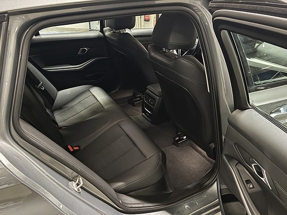 BMW 330e 12 of 23