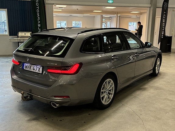 BMW 330e 4 of 23