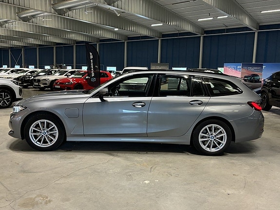 BMW 330e 7 of 23