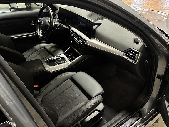 BMW 330e 11 of 23