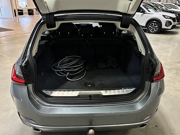 BMW 330e 20 of 23