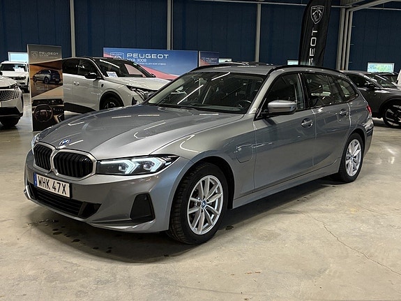 BMW 330e 8 of 23