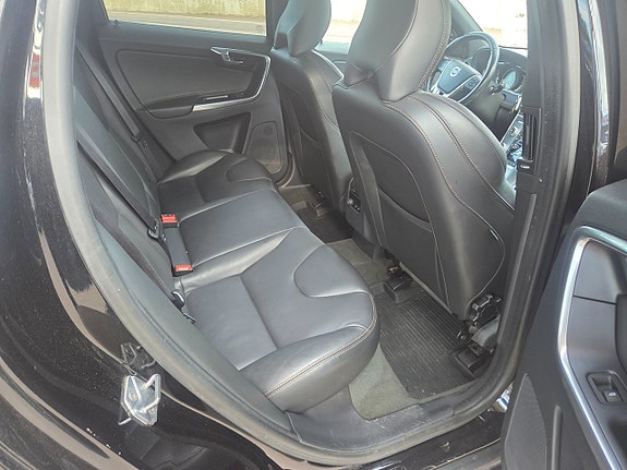 Volvo XC60 13 of 24
