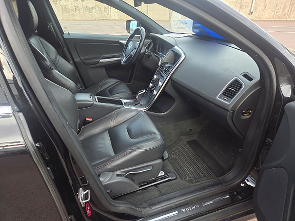 Volvo XC60 15 of 24